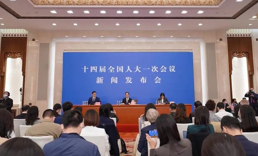 始终坚持人民至上——二论学习贯彻习近平主席在十四届全国人大一次会议上的重要讲话||诵/文嘉(图2)