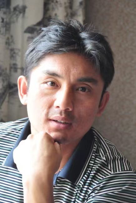 著名表演、朗诵艺术家长明朗诵当代著名诗人、作家沙辉作品《爱像阳光洒向八百里彝山》(外二题)(图2)