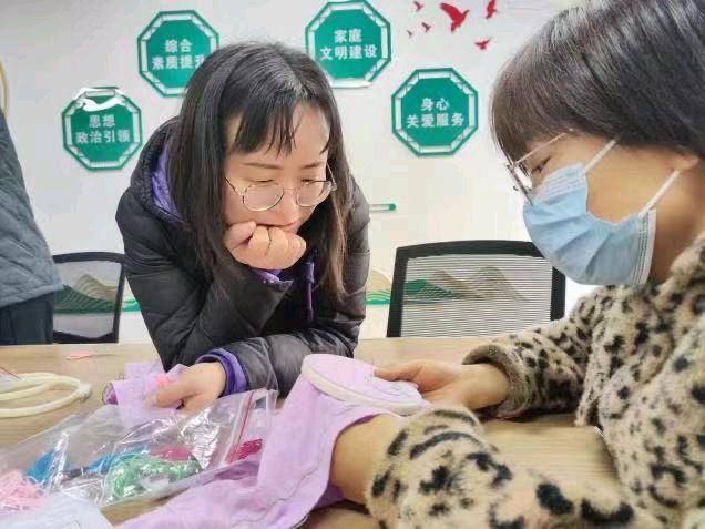 黄龙山“汉绣”进社区——匠心凝聚 汉绣赋能