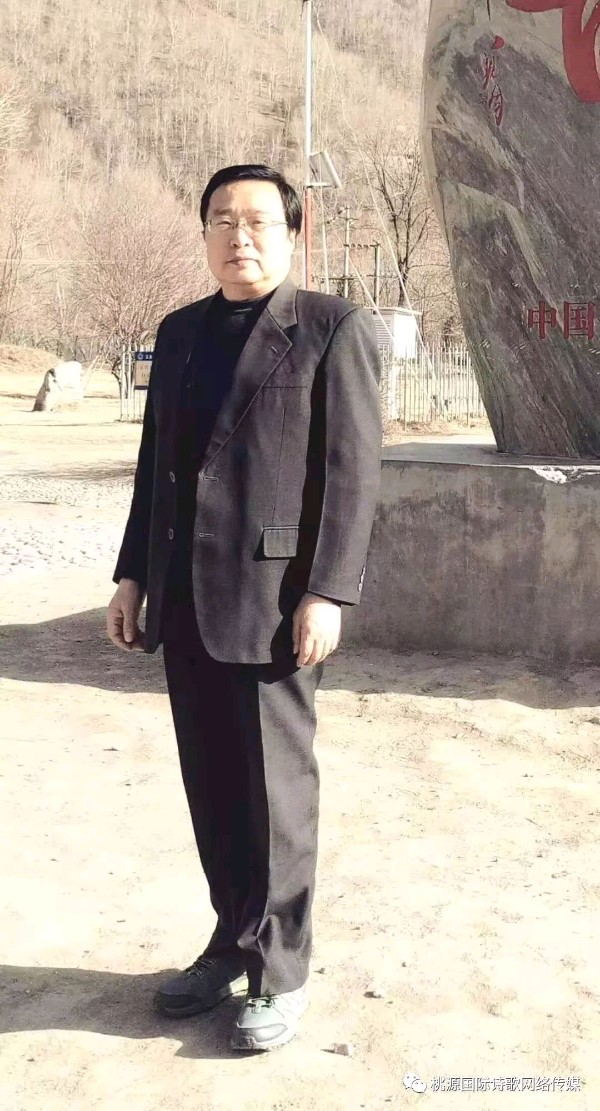 《怀念，在水仙花开的时候·窗前，那盆花儿开了》作者叶飞舟‖主播:玥儿‖桃源国际诗歌集团‖桃源♬ 馨声（图9）