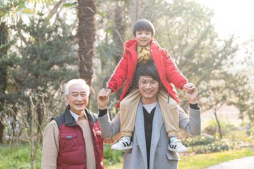 【新山东文学社】《爷爷、孙子与父亲》作者/边风 主播/竹林听雨（图4）