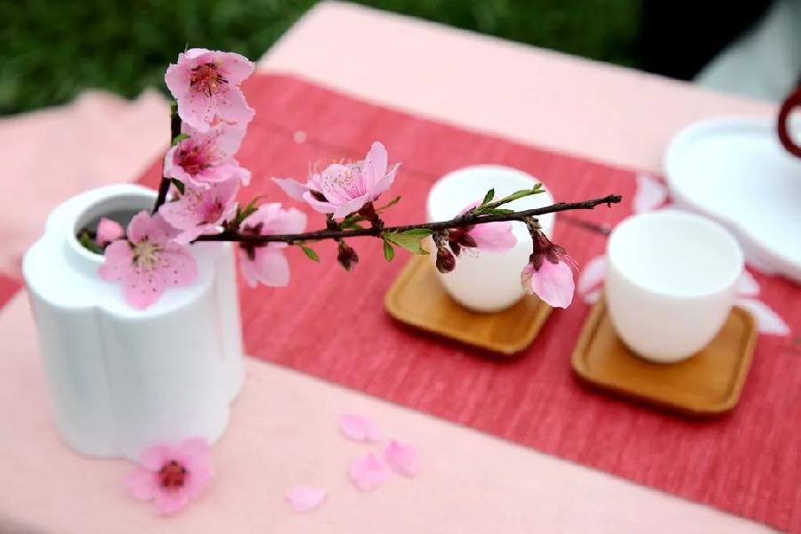 【新诗大观】慢煮光阴一盏茶,静看人生四季花||诵/文嘉(图7)