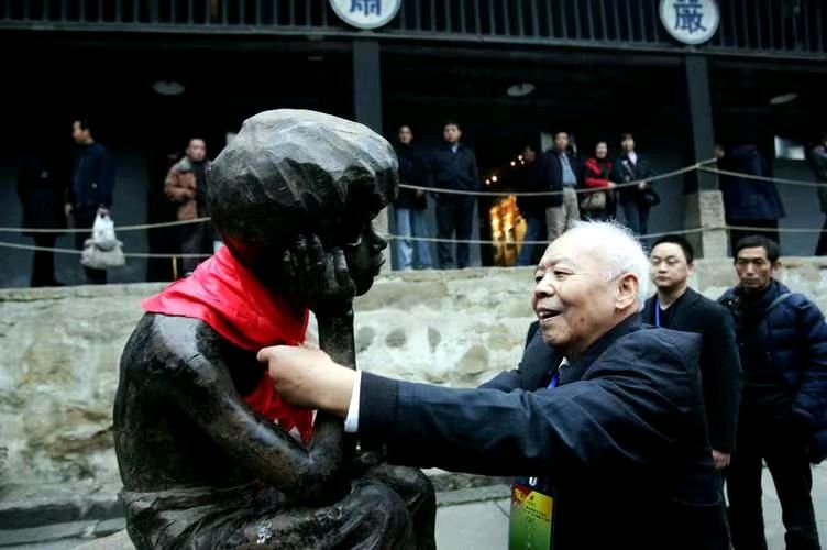 玫瑰伊人朗诵【一支铅笔头】作者/花卉再开（图5）