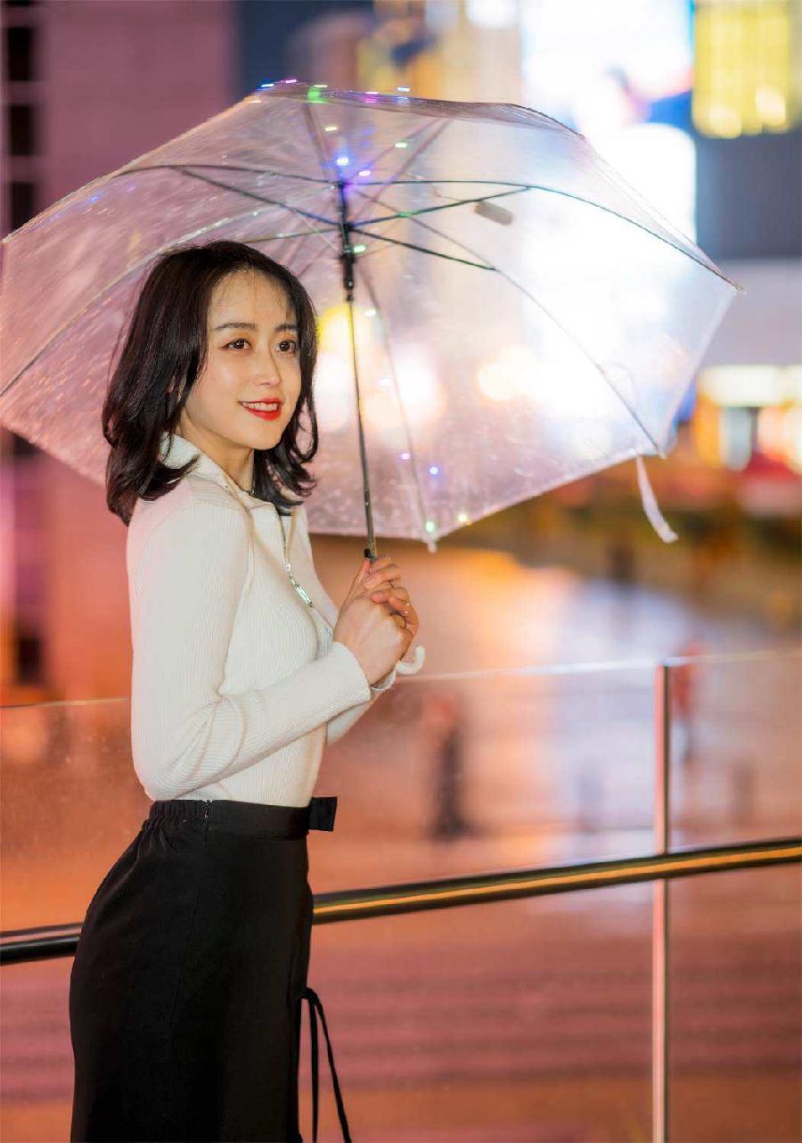 【同题异编】你在灯火阑珊处 文/ 小蛇 诵读/苗芙慧