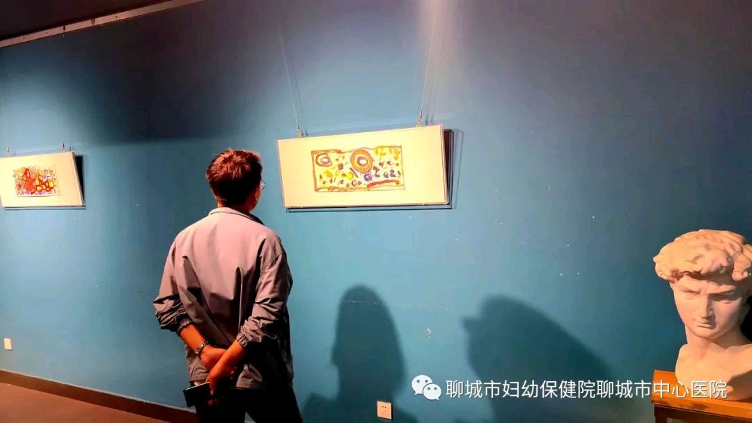 关爱星星儿童 勾画多彩星空 ▏ 聊城市妇幼保健院成功举办全市首届孤独症儿童绘画疗愈成果展(图3)