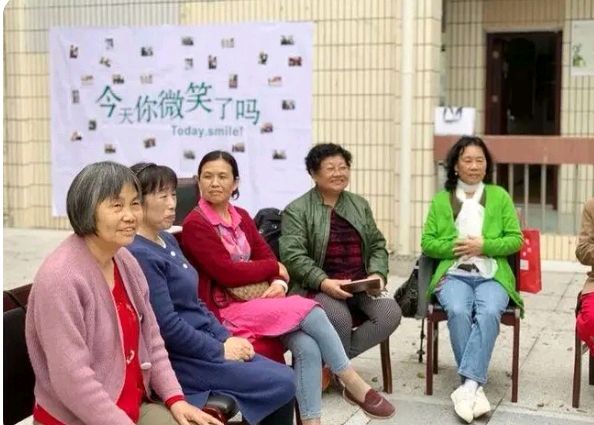 《微笑》作者/肖朝光诵读/凌子 编辑/青青【花雨馨声】有声文学平台【第306期】（图12）