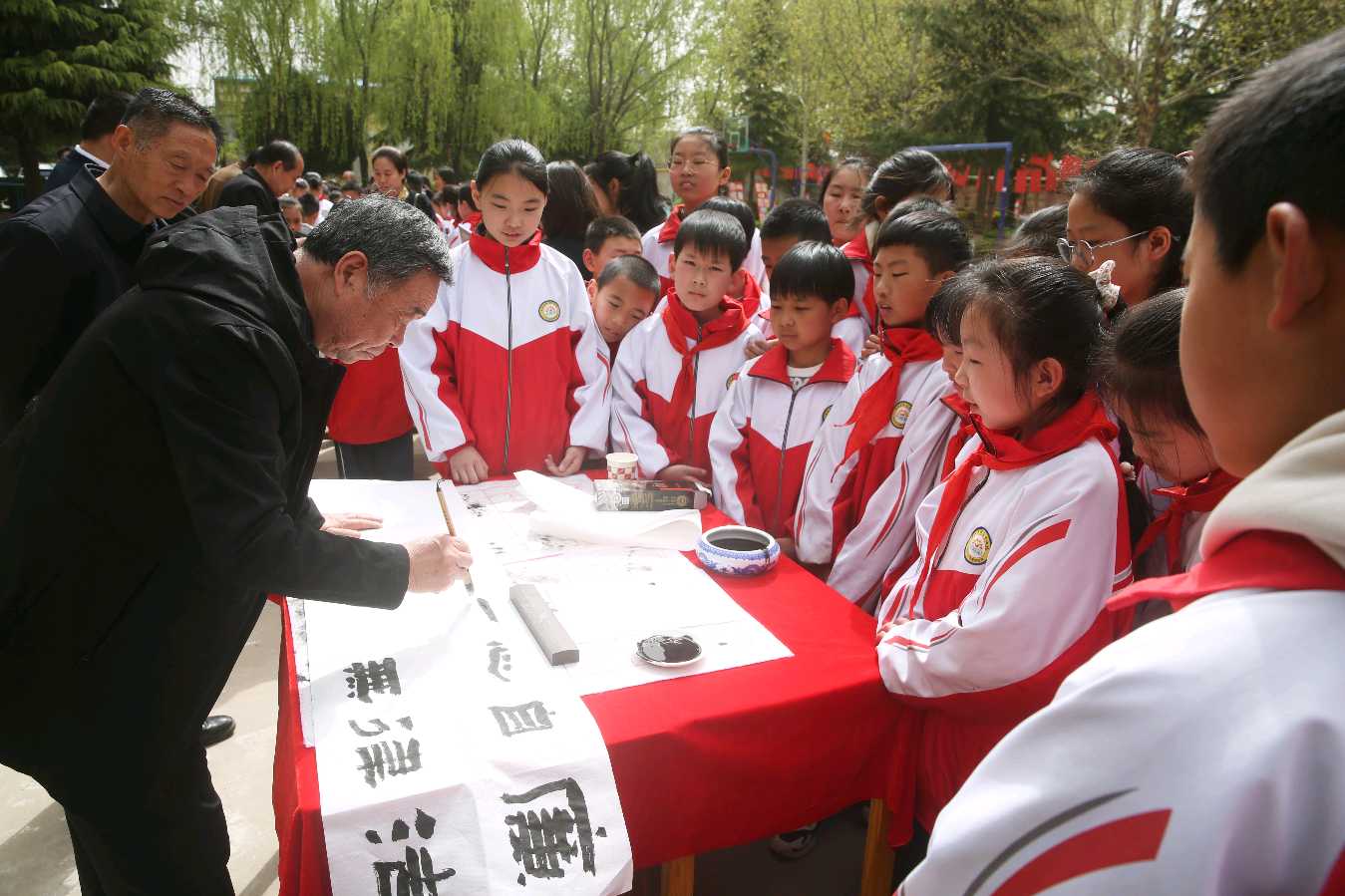 运城市书法教育研究会开展书法进校园活动(图6)