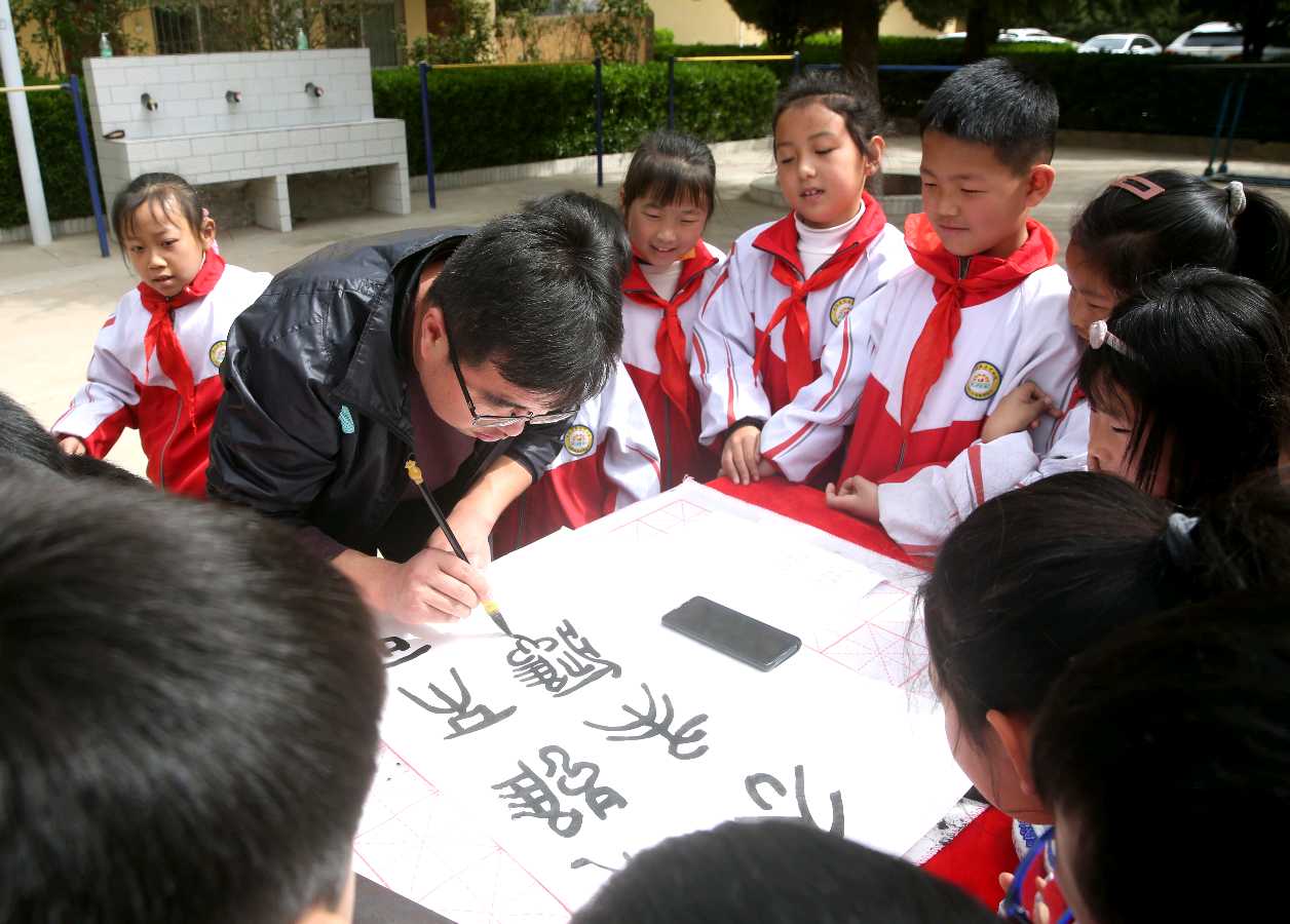 运城市书法教育研究会开展书法进校园活动(图10)