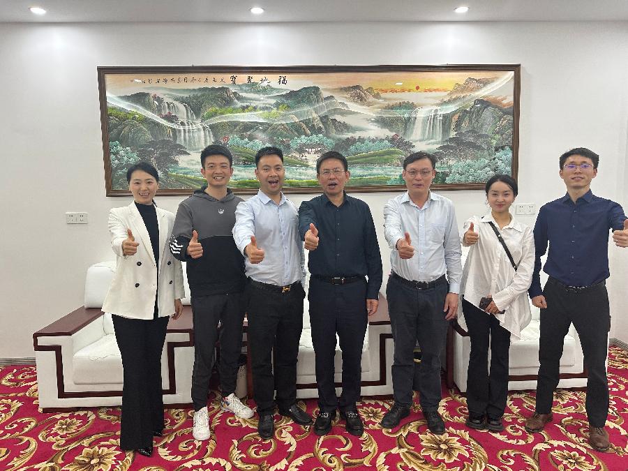 全国政协委员张华荣赴重庆汉联新能源汽车销售服务有限公司调研(图2)
