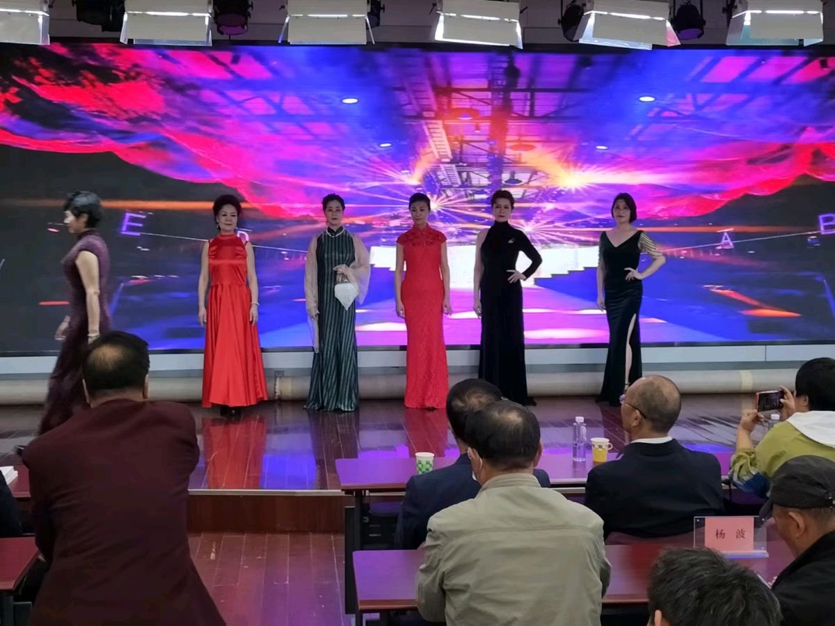 诗人于金奎:七律·银川市诗词学会会员诗意旗袍秀（图9）