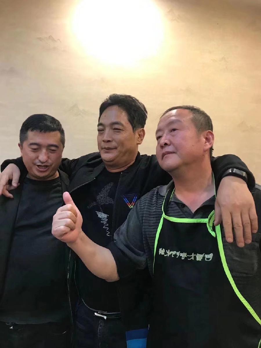 艺术家老菩提朗诵黑马建雄作品《这兄弟》,致俄尼·牧莎斯加著名诗人!(图3)