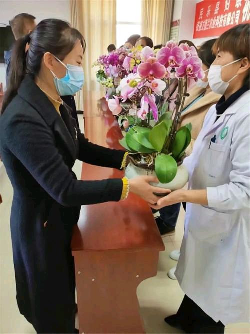 【新山东文学社】《鲜花献给劳动者》作者/李振声 主播/远方（图5）