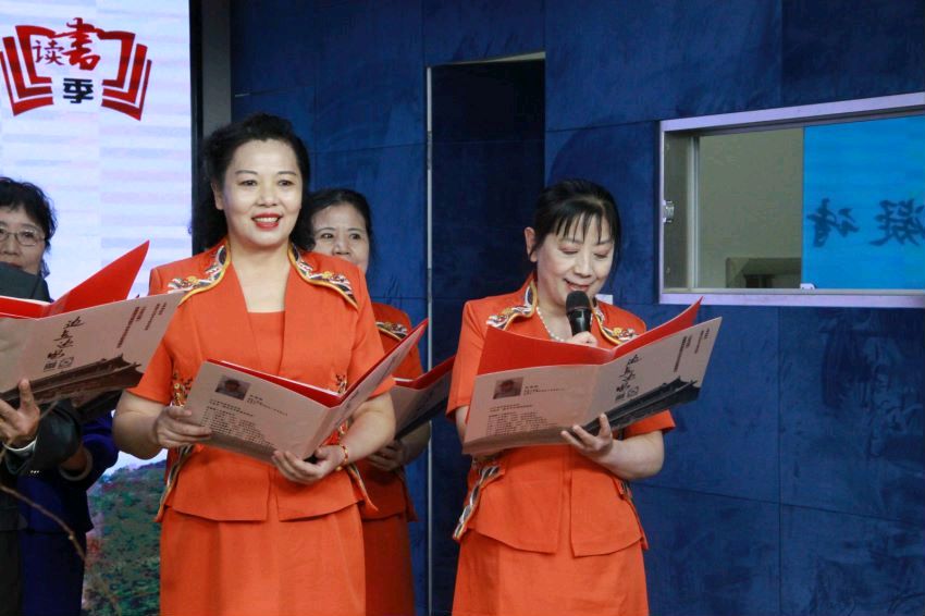 品端至上 德艺双馨 诗声尚美 ‖【边走边唱】古建专家徐德凝诗集新书发布会暨诗诵活动在京举行（图48）