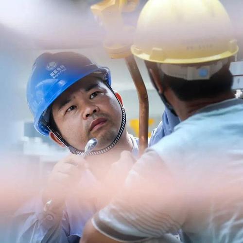 【新山东文学社】《我心目中的建筑工人》作者/刘桂荣 主播/清风（图3）