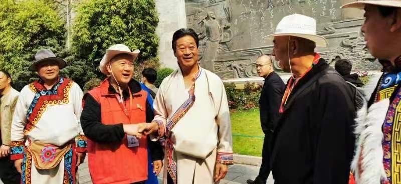 黄鹤之问,作者:周智敏