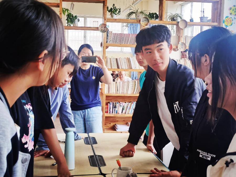 曾令娥:与孟国泰先生一起玩教育(图4)