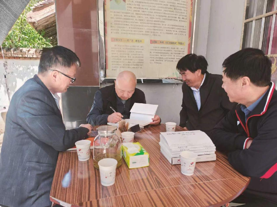 参观汪锋同志故居 发扬革命老区精神(图2)