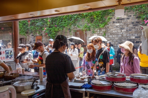 【新诗大观】喧嚣边缘的人家||文/邹水平