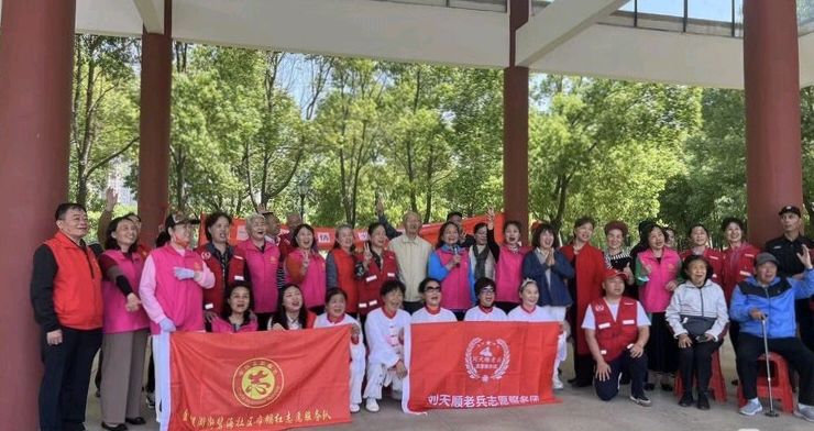 刘天顺情系劳动者,五一送关怀(图6)