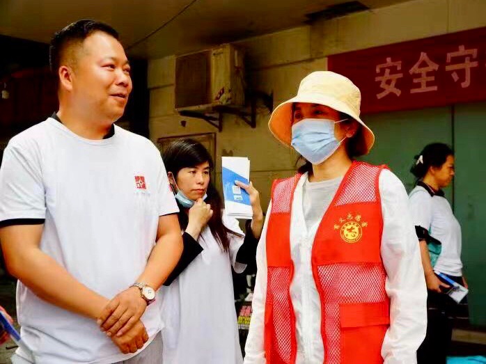 生命因奉献而美丽 社会因关爱而和谐 武汉市红十字爱心传递公益服务中心5·8世界红十字日活动周启动(图3)