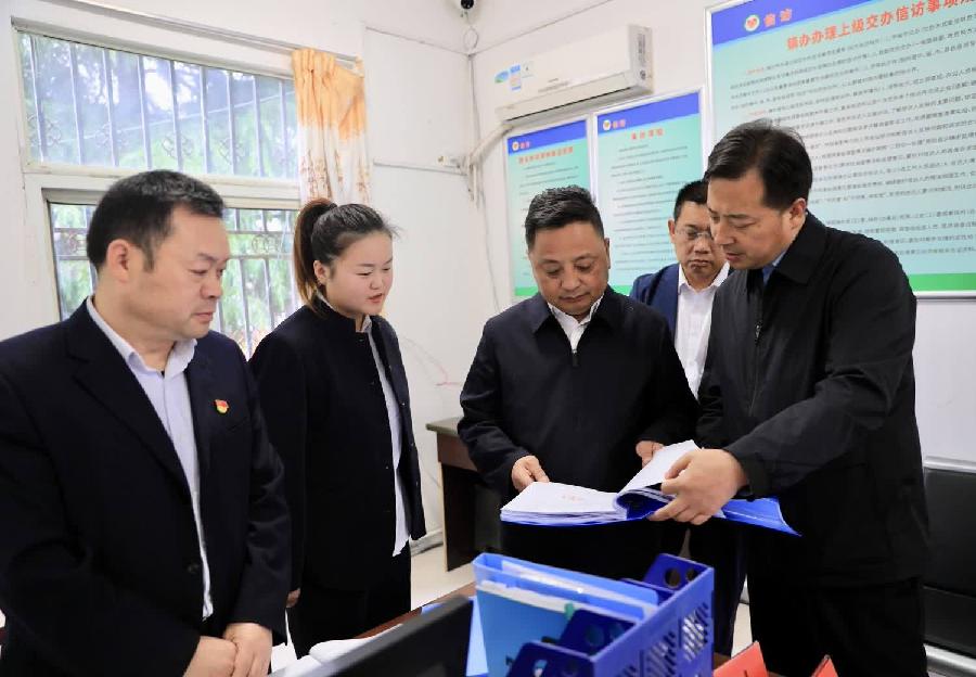 山阳县委书记谢晓军在调研检查维稳安保工作时强调 扛牢责任 守住底线 坚决维护安全稳定局面