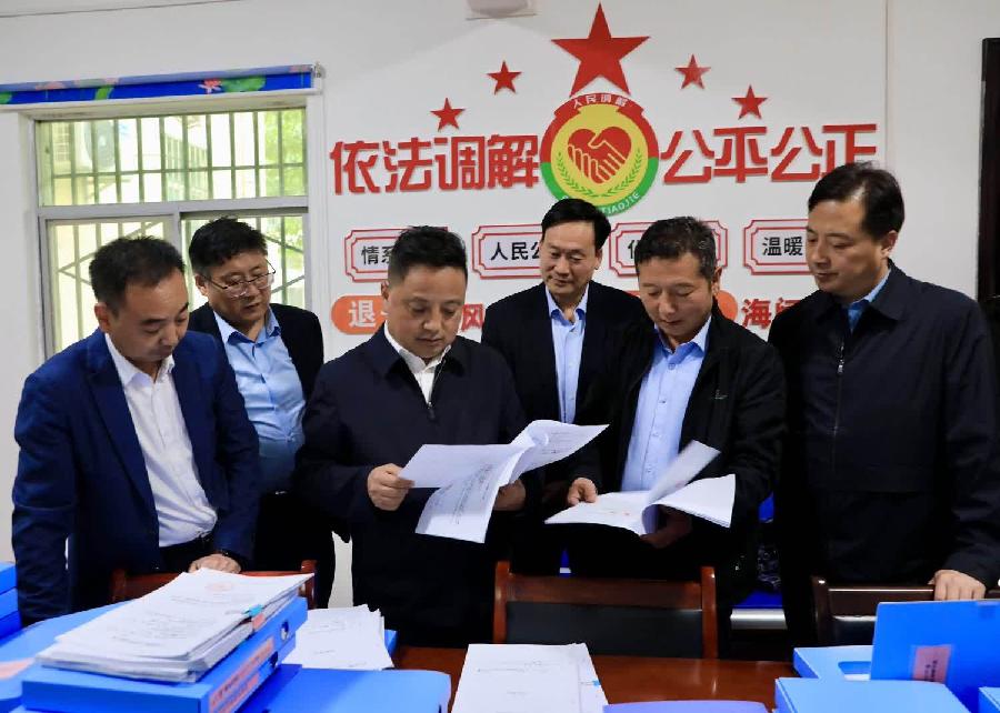 山阳县委书记谢晓军在调研检查维稳安保工作时强调 扛牢责任 守住底线 坚决维护安全稳定局面(图2)