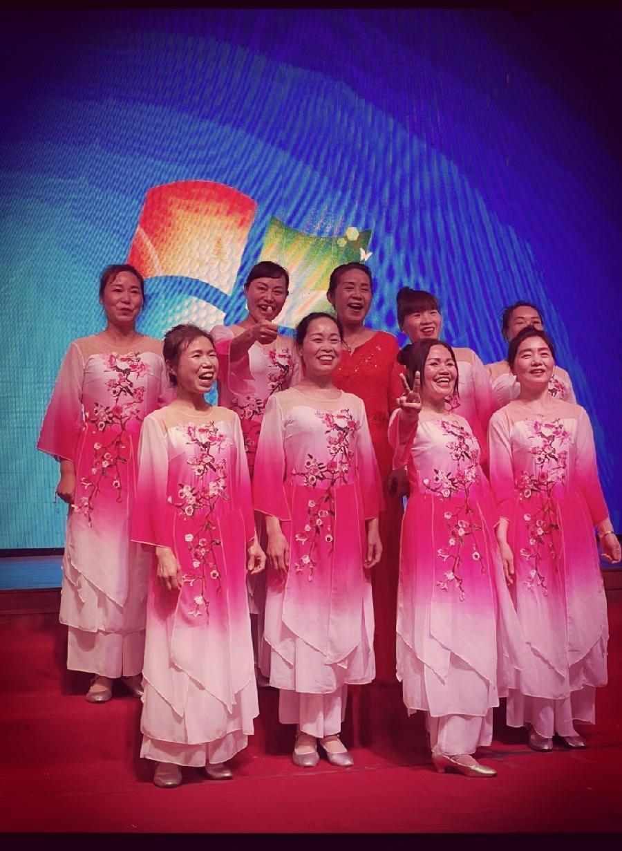 资讯‖ 鲜花盛开迎“六六”——城南花园小区平安健身队十周年庆典(图4)