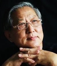 【海外诗译】精品双语朗诵《弯腰》(外二首)作者|欧阳白马、英译|静好、审译&朗诵|薇薇、荐稿|姜兰(图3)
