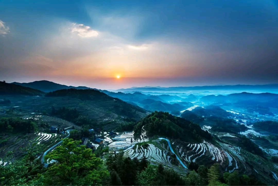 【中国长江文学社】有声文学平台《五月的阳光》作者王鑫/诵读岁月静好/制作宋梅【第5781期】（图6）