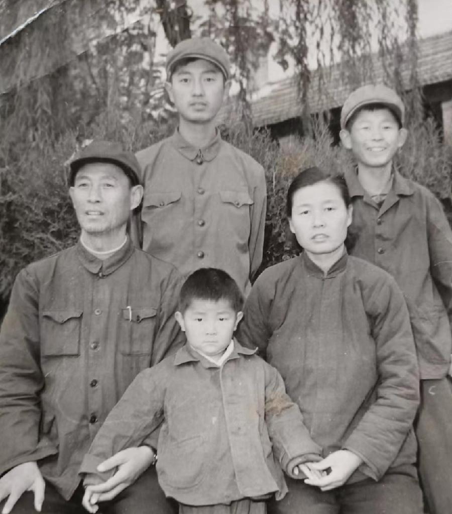 怀念妈妈(歌曲)作词:邢炜 邢烽 邢辉;作曲:邢炜;演唱:许志刚(图3)