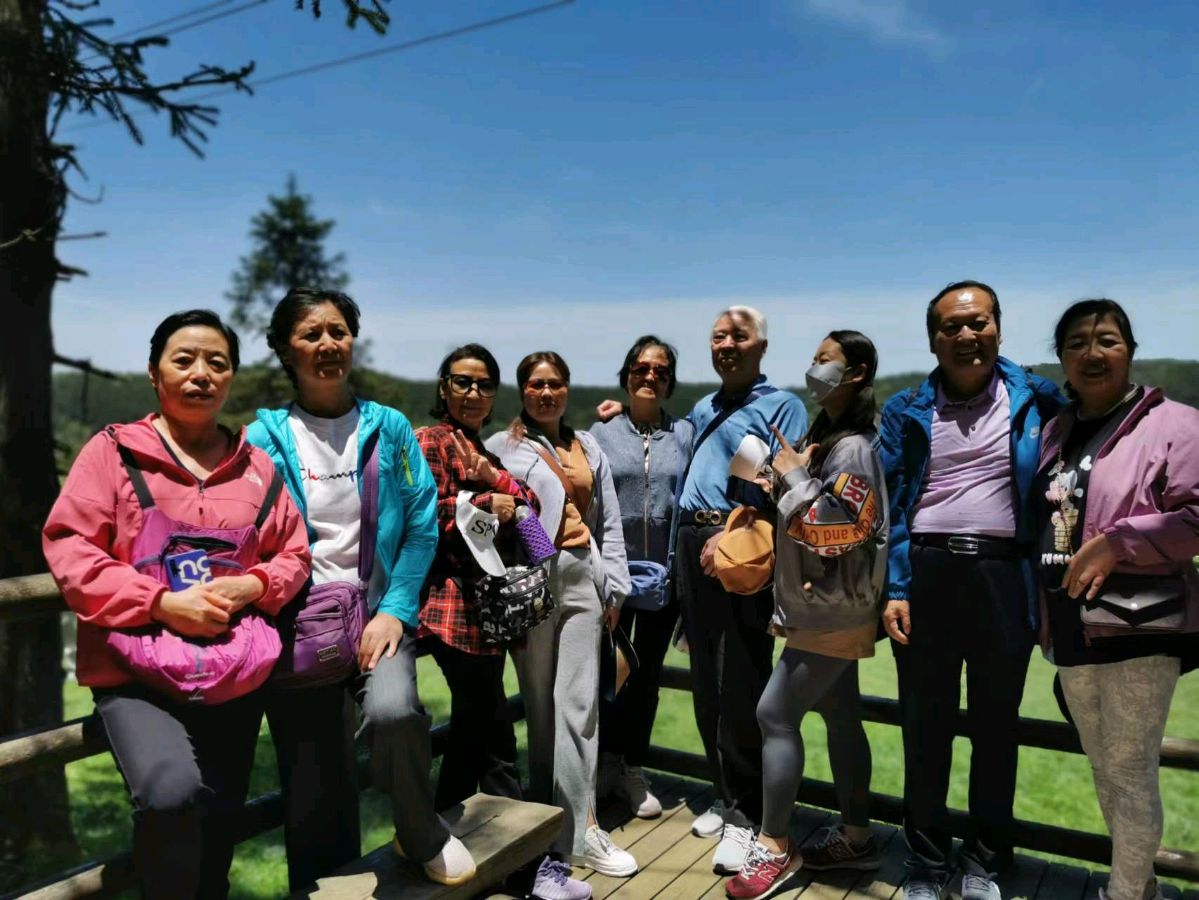 【旅游天地•重庆武隆】诗词二首：七律•观赏仙女山大草原*词：游仙女山草原*作者：张富贵＿北京头条发！（图4）
