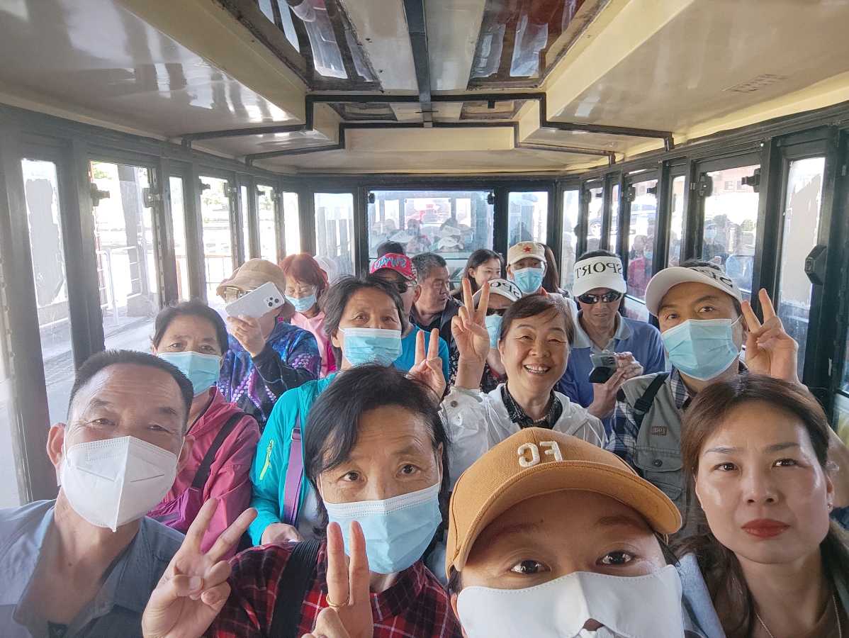 【旅游天地•重庆武隆】诗词二首：七律•观赏仙女山大草原*词：游仙女山草原*作者：张富贵＿北京头条发！（图42）