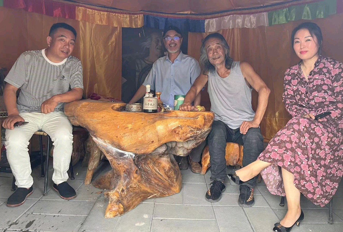《太阳是方的》电影主创相聚北京，高宝中第6537朗诵萧宽艺术家的《草籽精神》（图4）