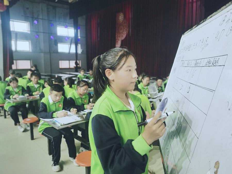 小老师马雨萱:我当小老师,为500余名师生上课