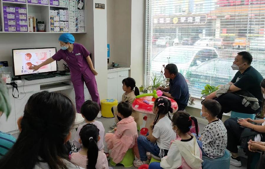 邢台市：皓雅口腔举办特色涂氟护牙活动迎“六一 ”||文/沈五群（图2）