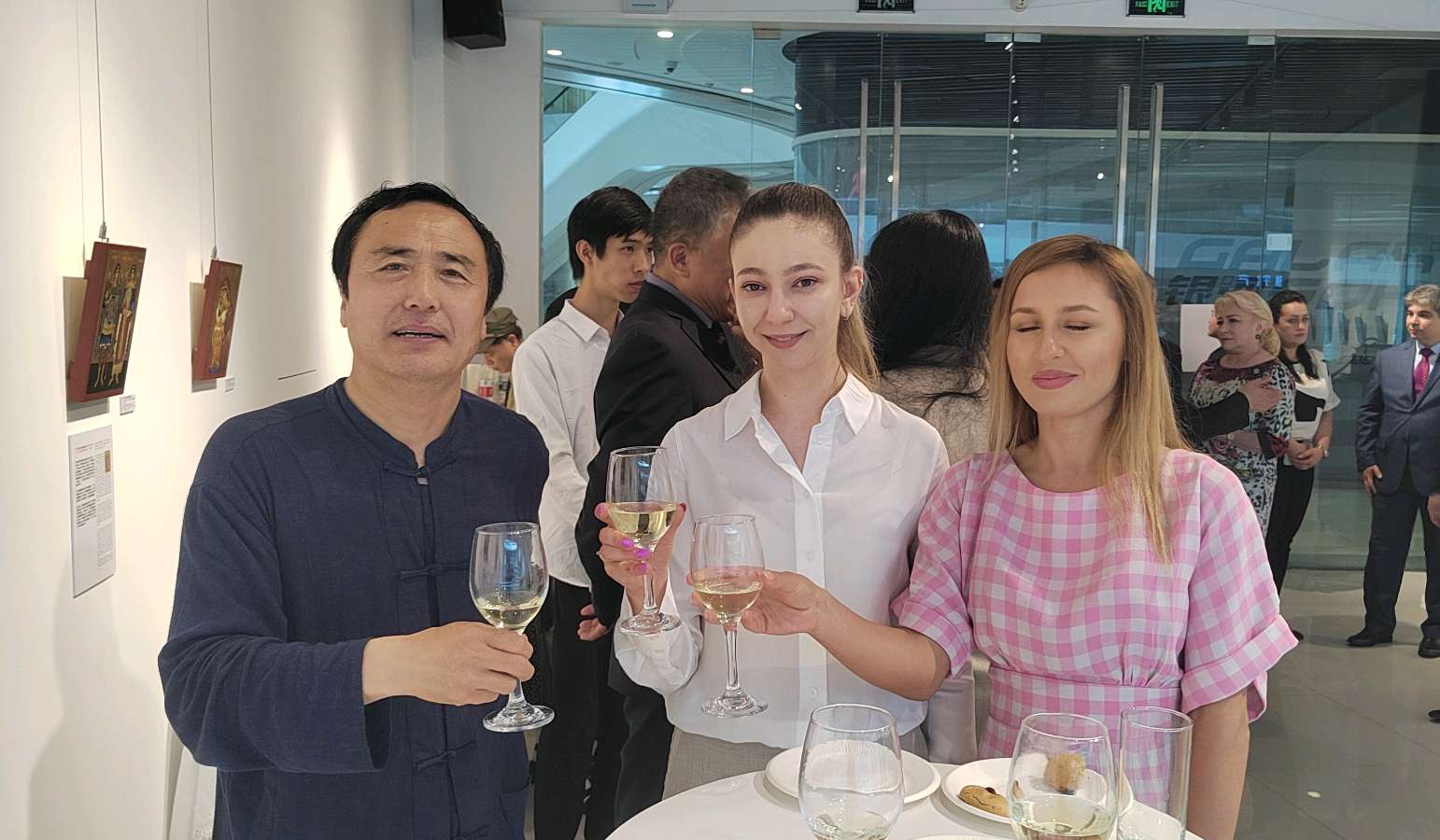 文物鉴定专家雷明老师应邀参加“尼古拉斯•蒂杜莱斯库－全球外交的巨人”图书发布会（图4）