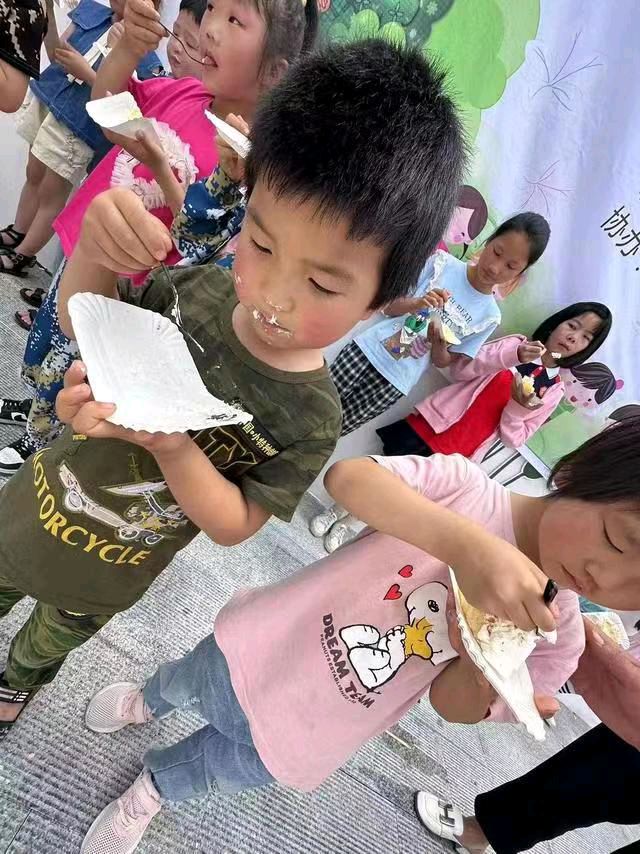 【中国🇨🇳新闻诗文网】情暖六一、与爱同行、界首市志愿团队开展“六一”志愿服务活动（图8）