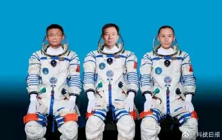 贺中国空间站航天员交接圆满完成| 耿连兵（图2）