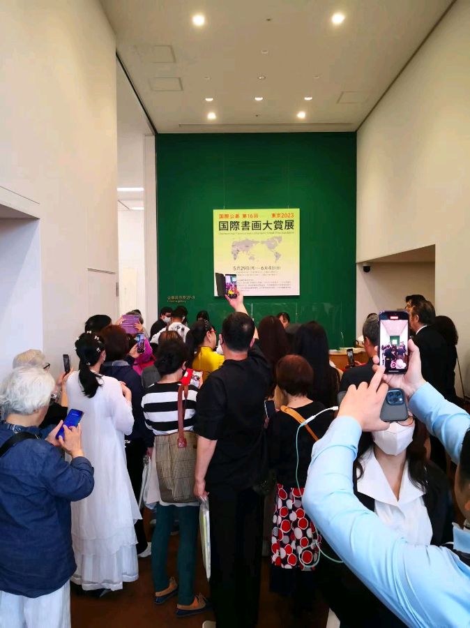 艺术家徐楠(Naomi)首次日本《东京都美术馆》个人画展中出展的原创“元宇宙”系列油画作品吸睛无数(图11)