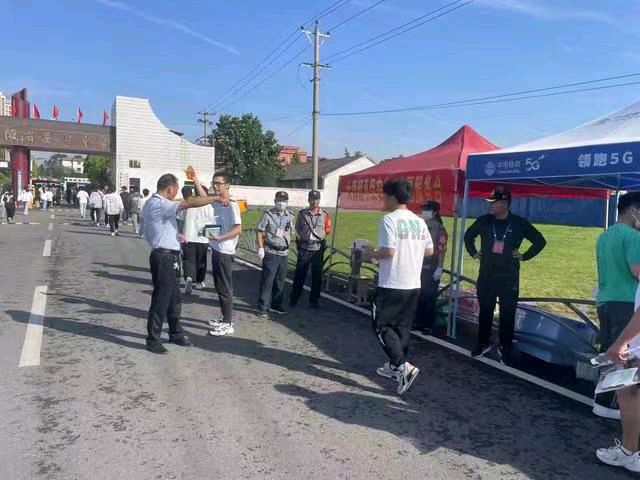 【中国新闻诗文网】护航高考,界首市大唐顺平保安服务公司在行动(图4)