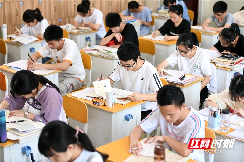 请欣赏实力派诗人:李桂兰老师佳作(藏头诗)《祝高考学子金榜题名》（图7）