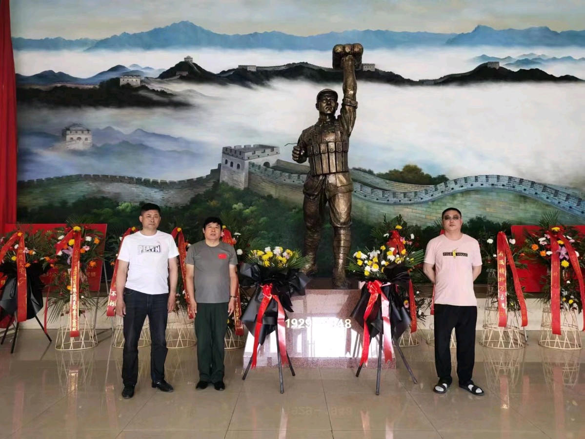 红色文化形象大使高建国与红色文化志愿者来董存瑞纪念馆参观学习(图2)