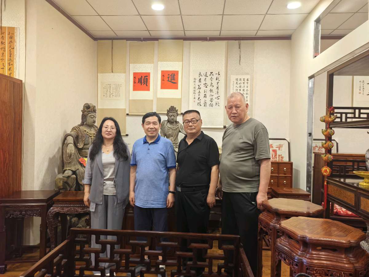 马新存一行到著名军旅书法家冯火春书法创作室参观学习