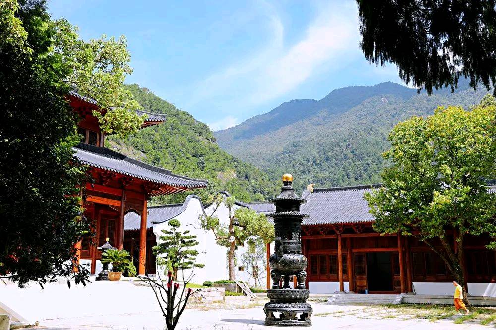 作者：彭相鸿《宝华山散记》4828期【新京都文艺】（图10）