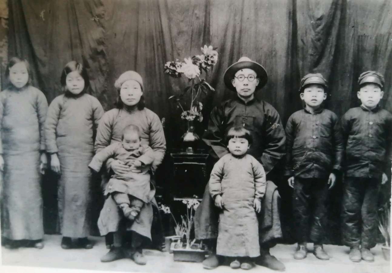 《散文撰著百年事,图片当刋慈母情》——为母亲艾茜诞辰100周年而作 作者/晏儒传、晏传芳(图8)