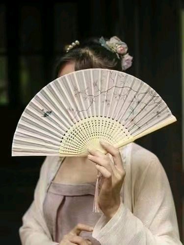 扫描天下的《七律•为罗燕题美人画扇遮面图》