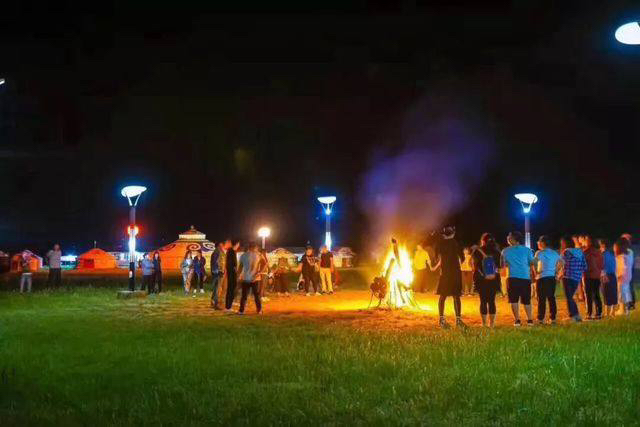 【新诗大观】 纵情篝火一一参加锡林郭勒大草原篝火晚会有感||文/贾振太