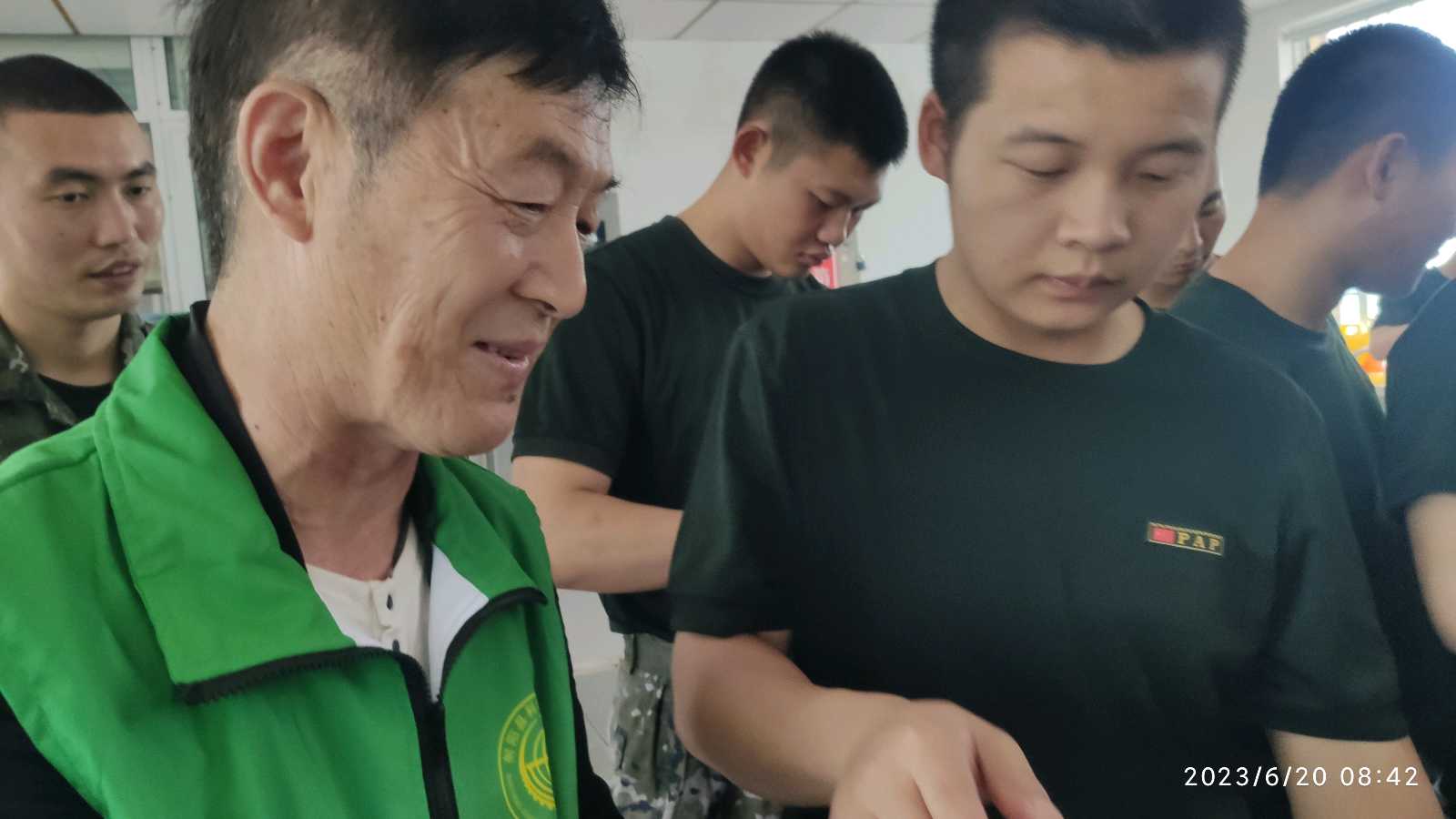 射阳县科技志愿服务队“端午节”进警营 ‘警民同乐粽叶情’活动(图6)