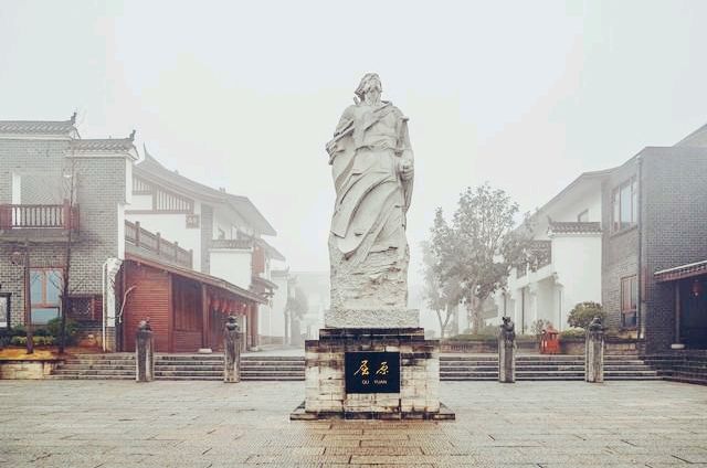 大公文学主编陈景春朗诵《屈原颂》（图2）