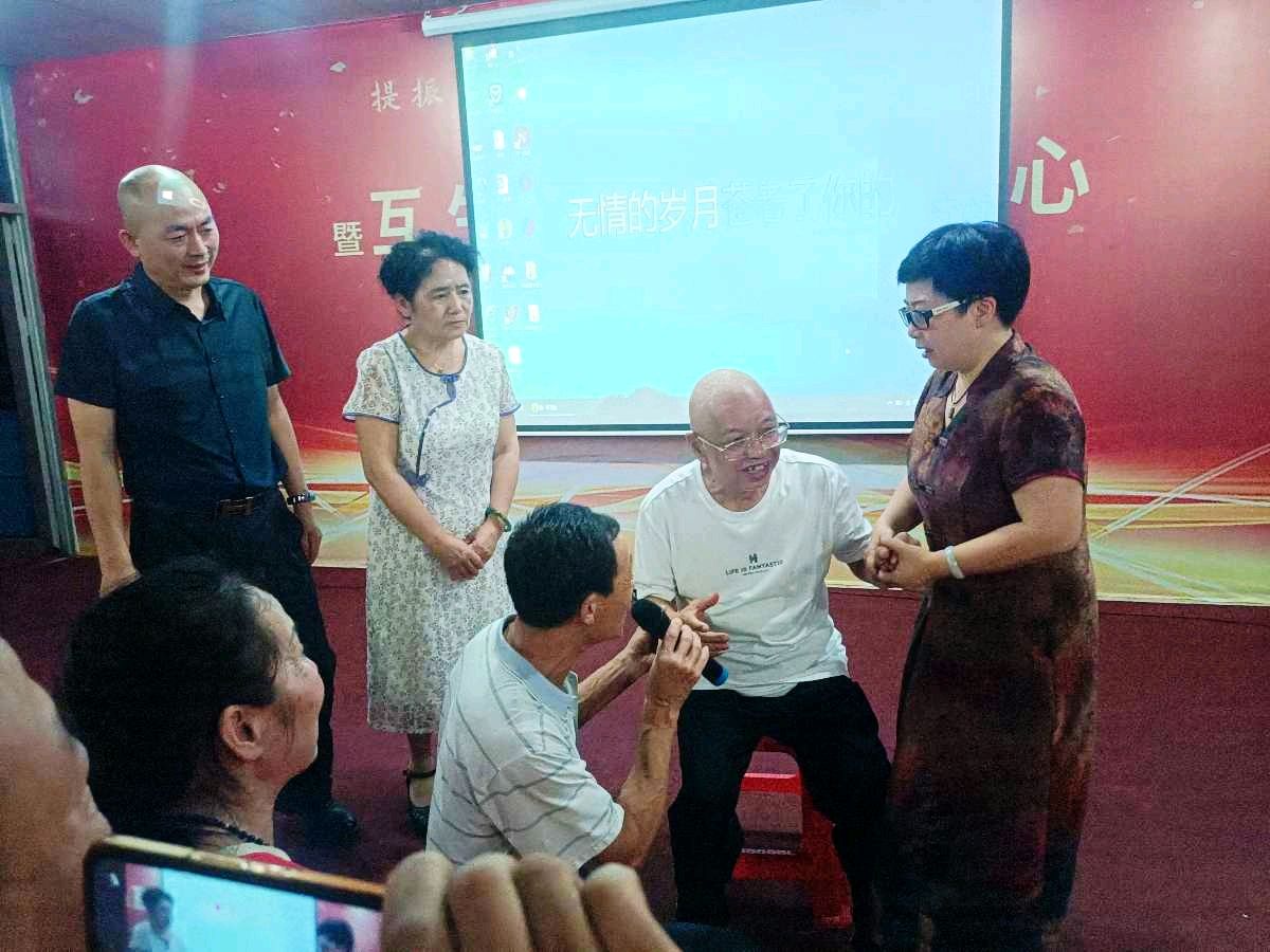 节日之夜聊诗趣 推广中心话深情(图9)